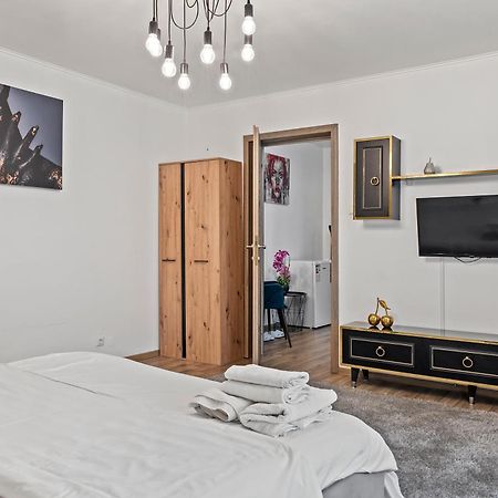 Garsoniera De Lux Si Eleganta Drumul Taberei Bukarest Exteriör bild